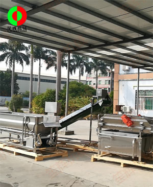廣東江門客戶訂購(gòu)的渦流洗菜機(jī)及氣泡洗菜機(jī)裝車發(fā)貨