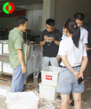 知名企業(yè)客戶考察公司現(xiàn)場,并測試大蒜加工生產(chǎn)設(shè)備！