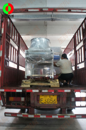 大雨影響發(fā)貨，貨車直接開進廠房裝車也必須按期交付客戶！