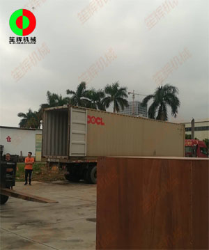 臺風(fēng)雨將至,外貿(mào)訂單貨柜裝車發(fā)貨!