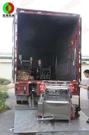 客戶物流自提多套渦流洗菜機(jī)組,裝車發(fā)貨！