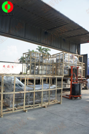 某地經(jīng)銷商定購(gòu)的無(wú)損洗菜機(jī)、氣泡洗菜機(jī)及渦流清洗線由兩部專車發(fā)貨！