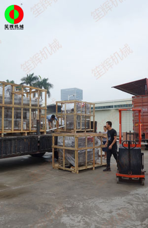 提升輸送機(jī)、渦流洗菜機(jī)、毛刷清洗去皮機(jī)等設(shè)備交付客戶！