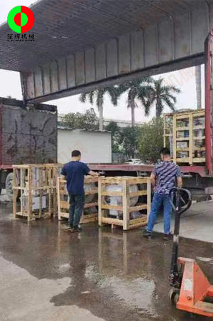 削皮機、切菜機、薯條機等一批蔬果加工設備發(fā)往海南海口！